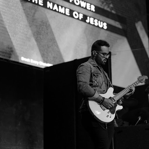 Robert Paredes Photo 31