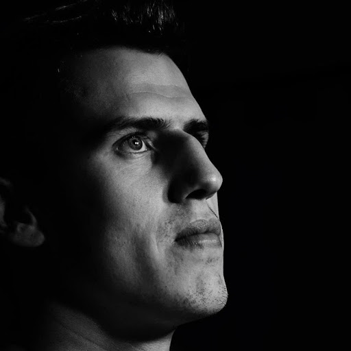 Derek Glass Photo 27