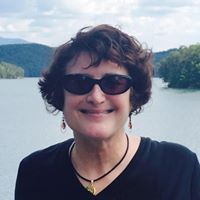 Julie Ritter Photo 12