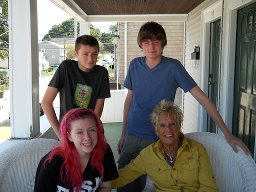 Linda Gould Photo 39