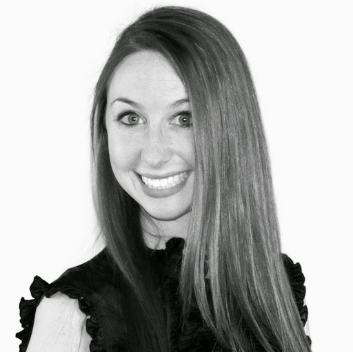 Danielle Arnold Photo 9