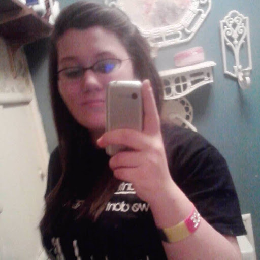 Laura Vinson Photo 31