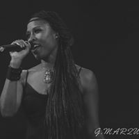 Sara Devine Photo 9