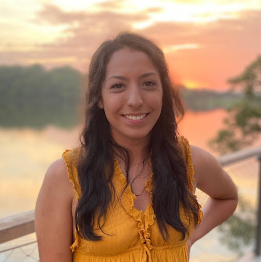 Kim Gonzalez Photo 6