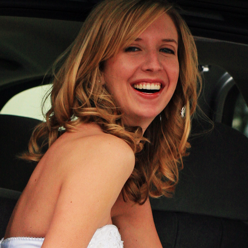 Elizabeth Arnold Photo 39