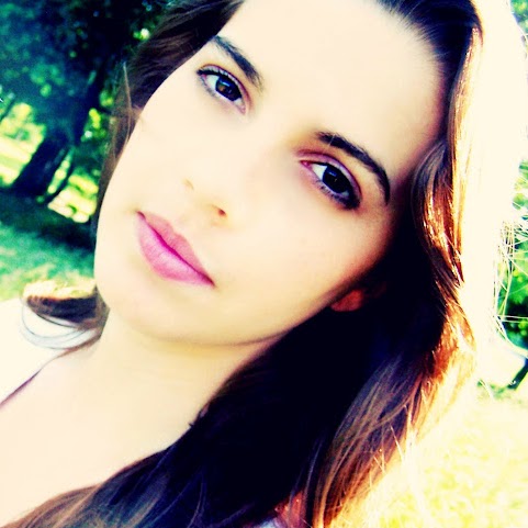 Charlotte Holland Photo 30