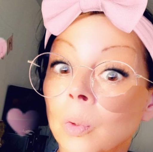 Sara Holland Photo 8