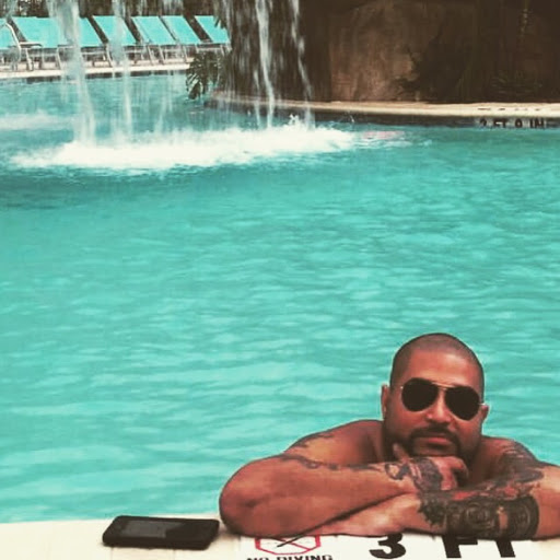 Victor Falcon Photo 28