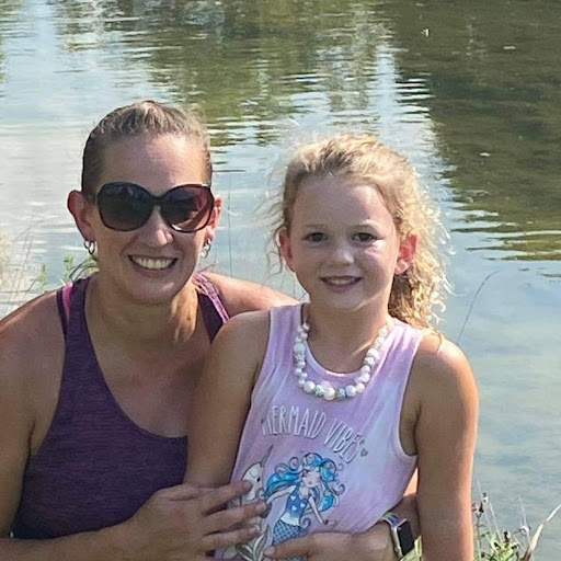 Julie Sutherland Photo 18