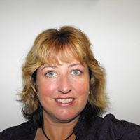 Julia Agnew Photo 11