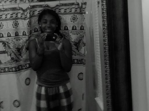 Monique Holmes Photo 15