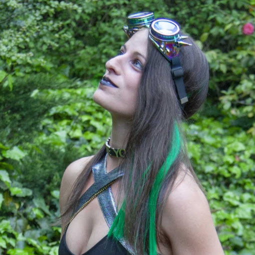 Katie Richards Photo 10