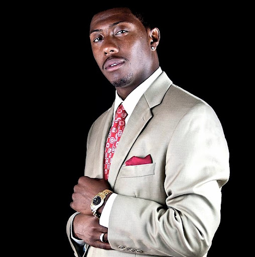 Derrick Johnson Photo 12