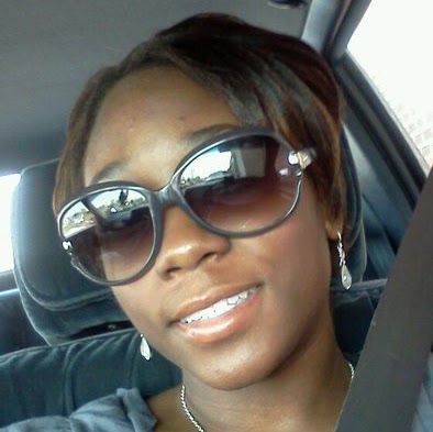 Victoria Phillips Photo 44