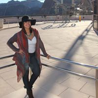 Elizabeth Vega Photo 16