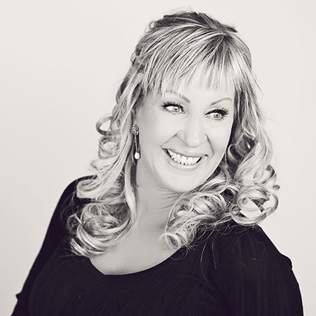 Lori Houston Photo 36