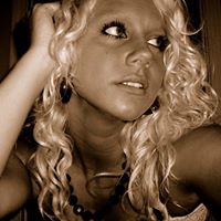 Jess Reynolds Photo 32