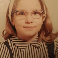 Elizabeth Bell Photo 23