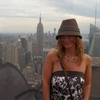 Lindsey Elliott Photo 13