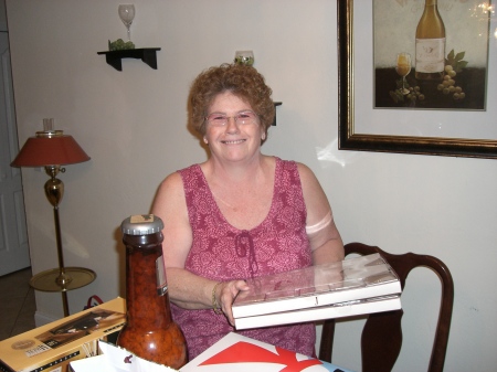 Louise Anderson Photo 33