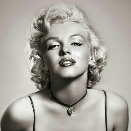 Vicki Martinez Photo 32