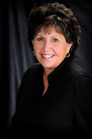 Holly Guthrie Photo 27