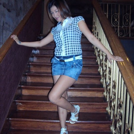 Julie Avila Photo 35