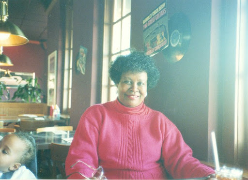 Lynn Richardson Photo 23