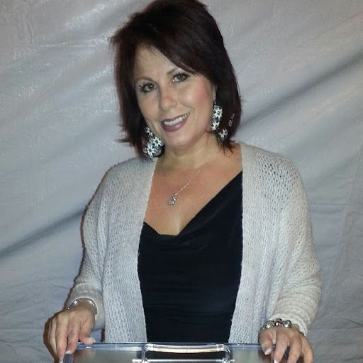 Elizabeth Vazquez Photo 21