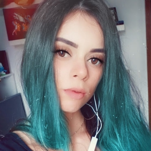 Priscilla Medeiros Photo 15