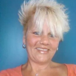 Carolyn Hernandez Photo 17