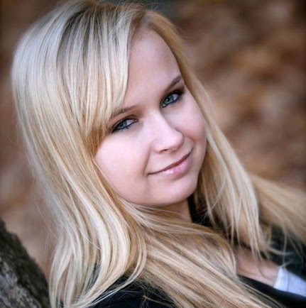 Julie Connors Photo 24