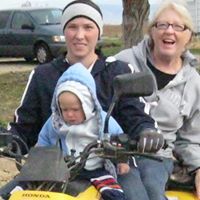 Marilyn Hayes Photo 16