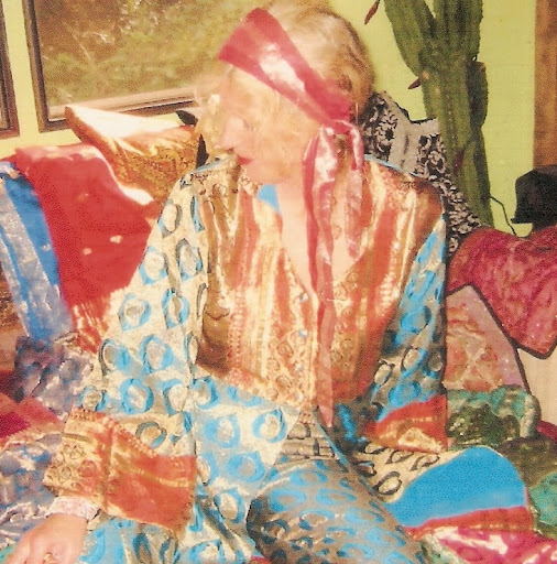 Sandra Lyons Photo 19