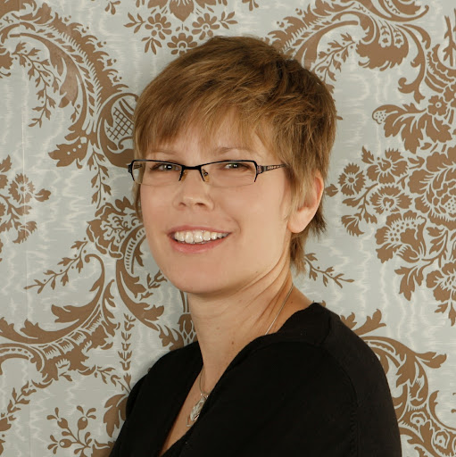 Sharon Bennett Photo 34