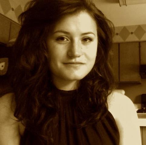 Laura French Photo 11