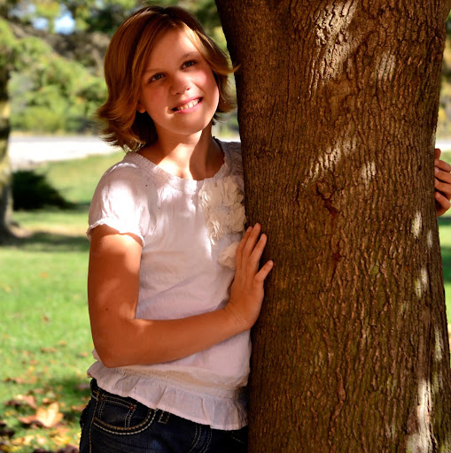 Emilie Jones Photo 15