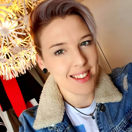 Lisa Pearce Photo 15