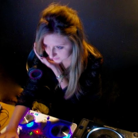Angela Bray Photo 12