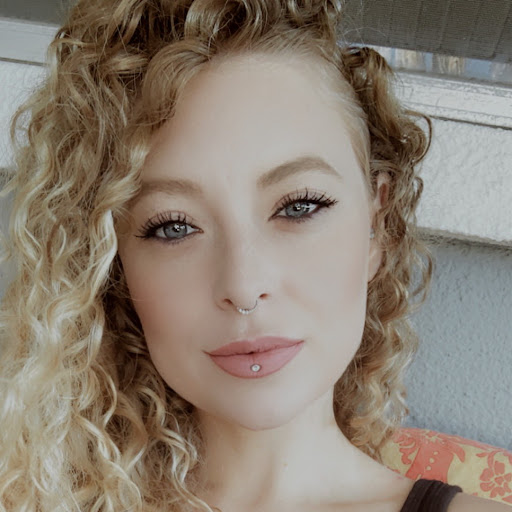 Danielle Callaway Photo 16