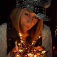 Michelle Holman Photo 17