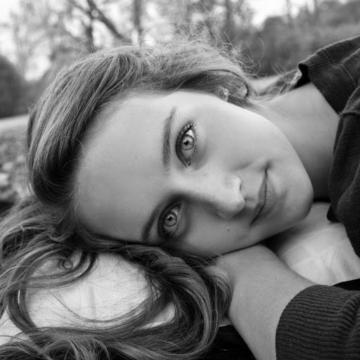 Elizabeth Phelps Photo 19