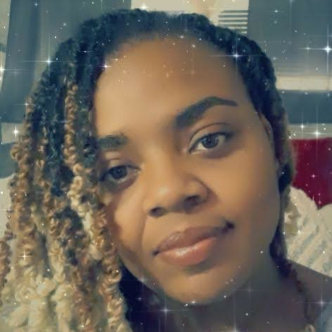 Monique Holmes Photo 16