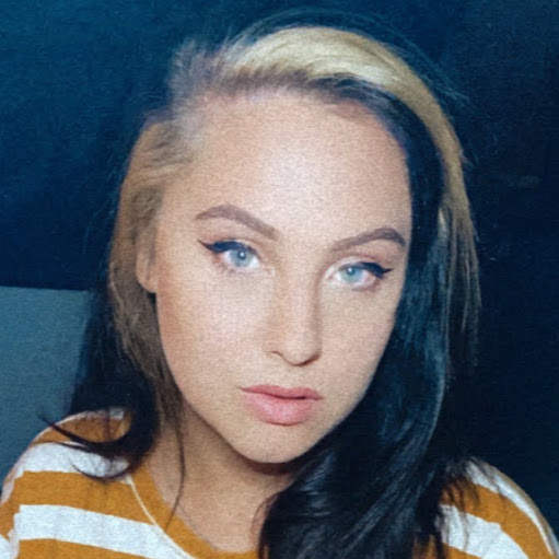 Victoria Carroll Photo 44