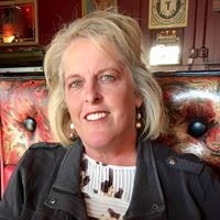 Lynda Thompson Photo 36