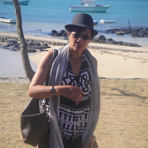Julie Crabbe Photo 12