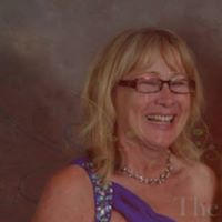 Caroline Ward Photo 19