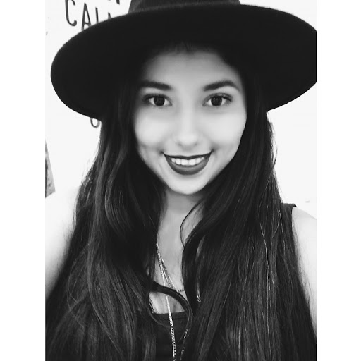 Sara Vasquez Photo 14