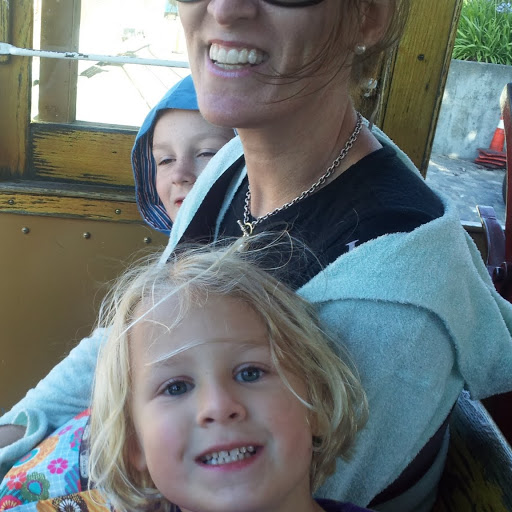 Katherine Hubbard Photo 31