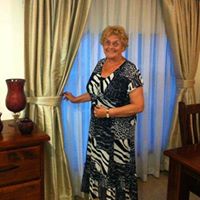 Elizabeth Desmond Photo 17